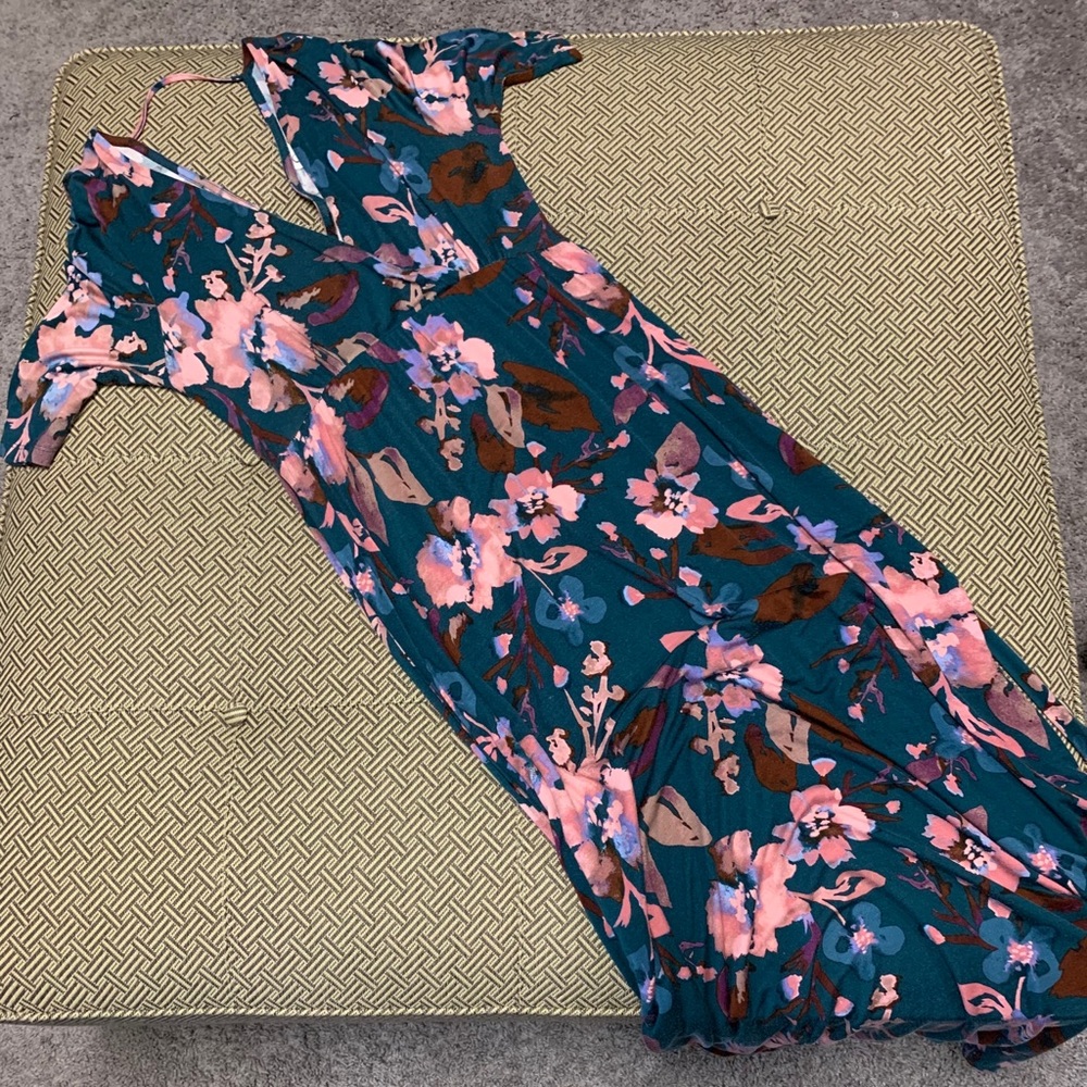 Small maternity maxi by Jessica Simpson